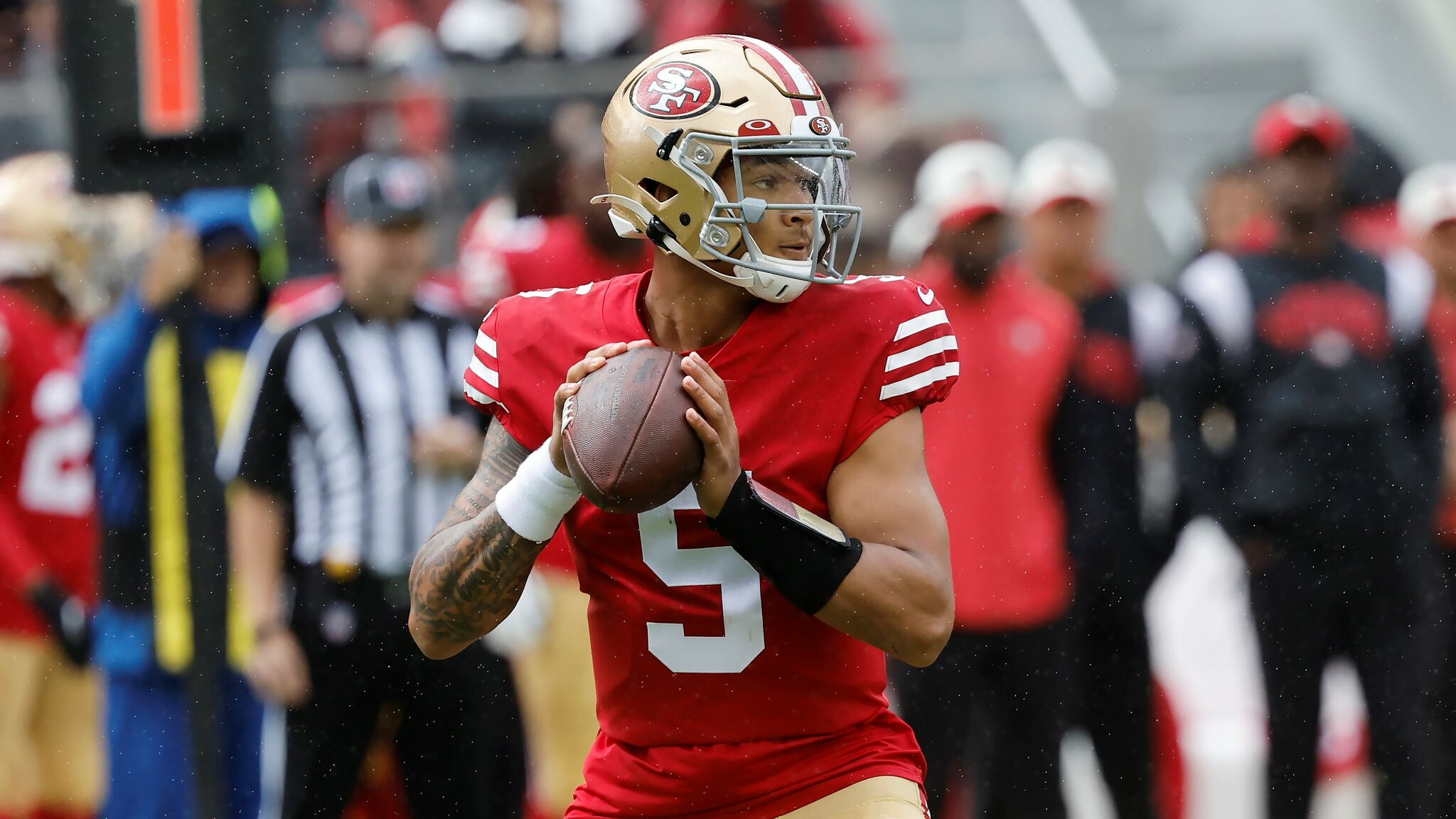 49ers QB Trey Lance carted off with ankle injury, replaced by Jimmy Garoppolo for rest of game