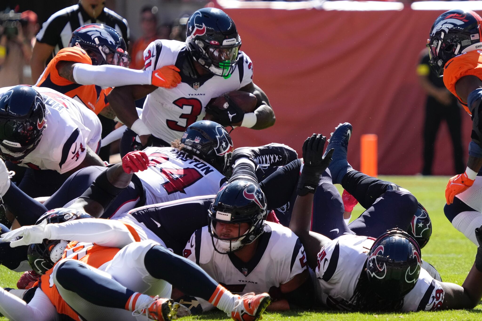 Broncos fans counted down the play clock to help their inept coach avoid a  delay of game 