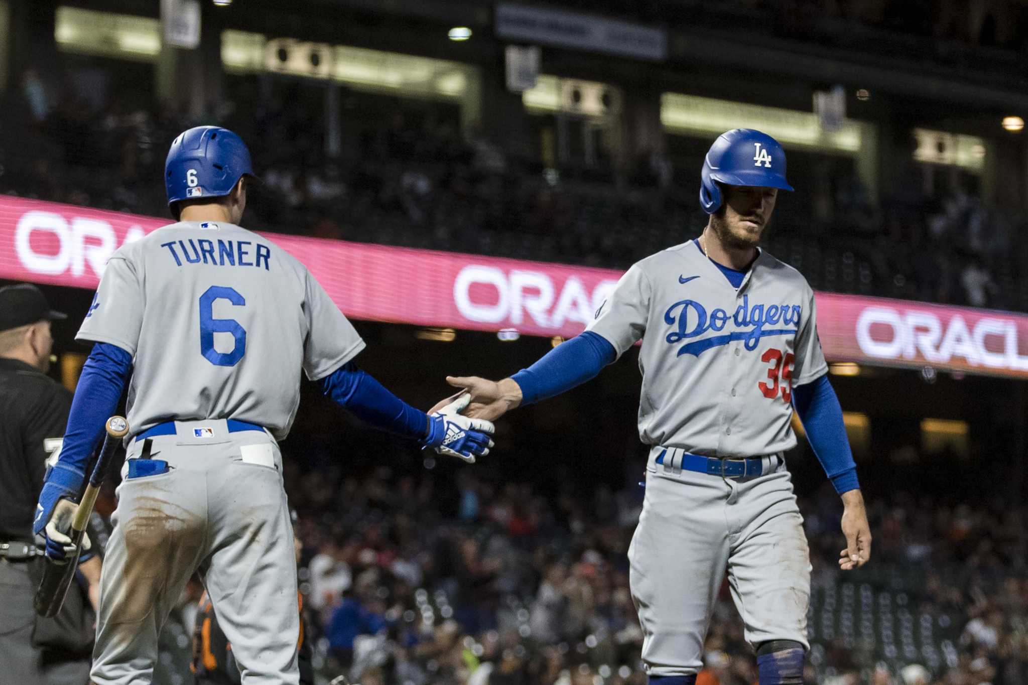 Giants lose in extras to Dodgers, finish 415 in season series