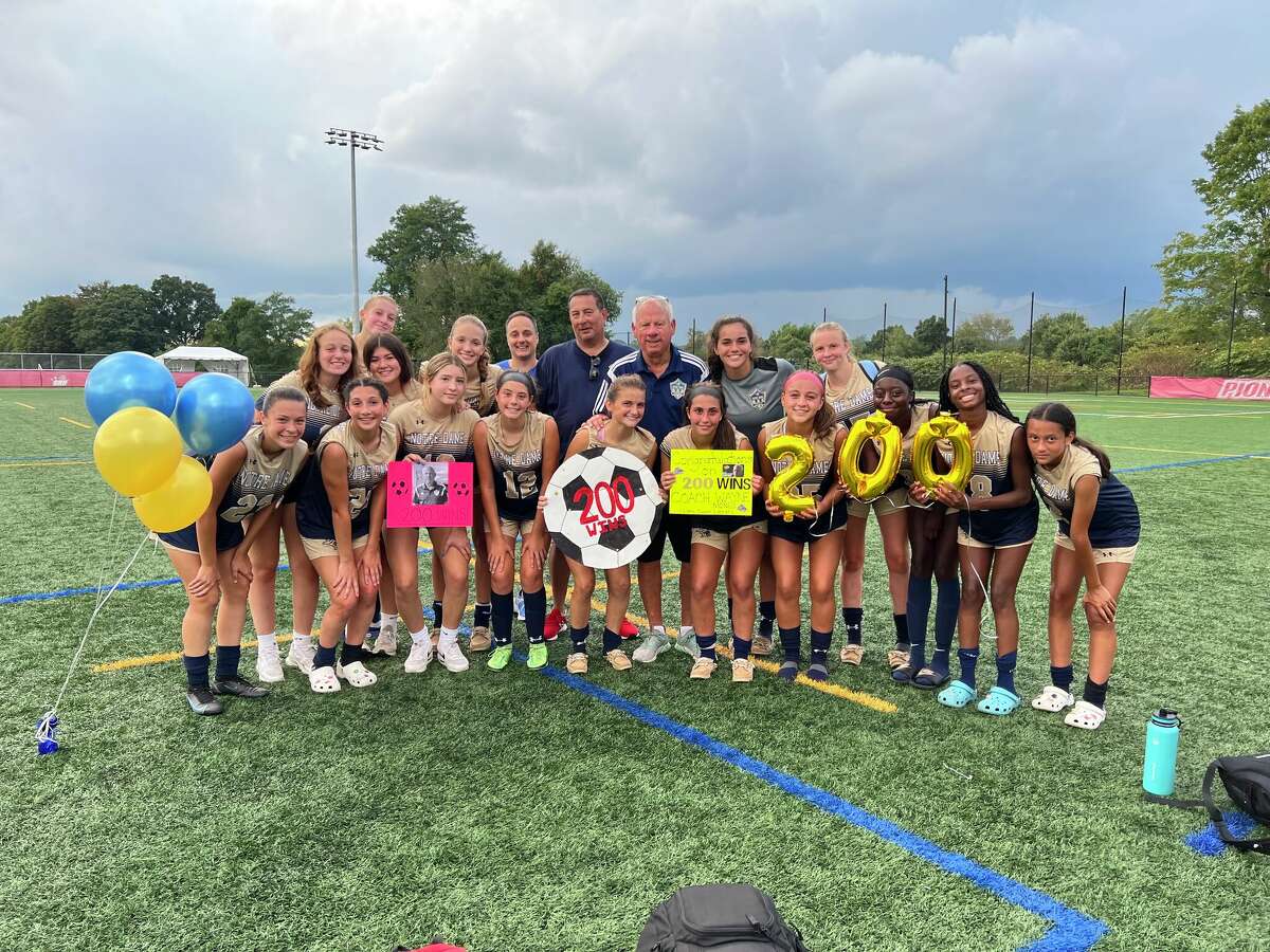 Notre Dame-Fairfield girls soccer coach Wayne Mones (back row, center) won his 200th high school game on Sept. 13, 2022 against Immaculate at Fairfield. Mones has over 400 career wins combined at both the college and high school level.