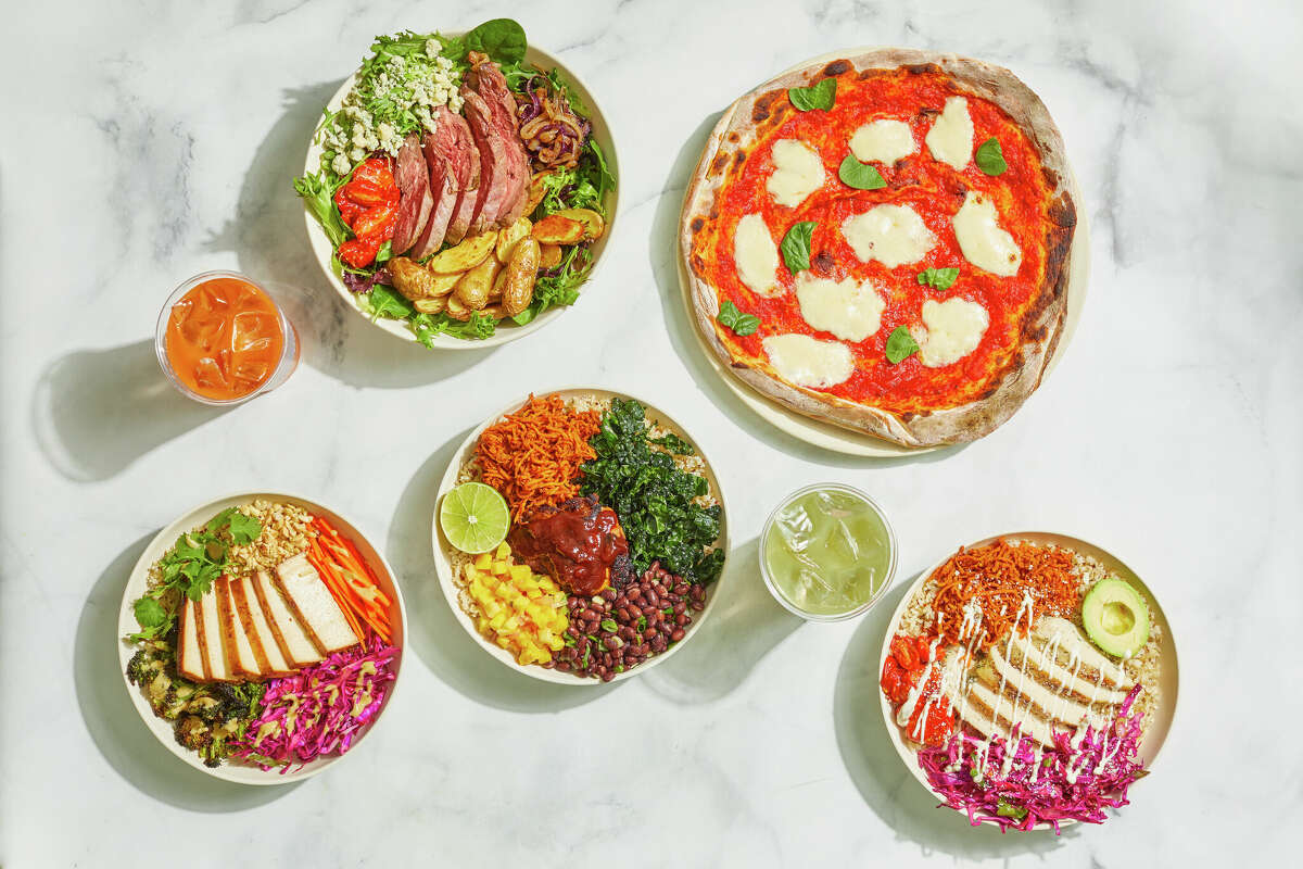 Modern Market Eatery is bringing its fresh food meals to San Antonio and Austin. 