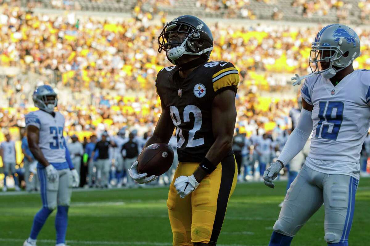 Pittsburgh Steelers wide receiver Steven Sims (82) runs the ball during the  first half of an NFL football game against the Atlanta Falcons, Sunday,  Dec. 4, 2022, in Atlanta. The Pittsburgh Steelers