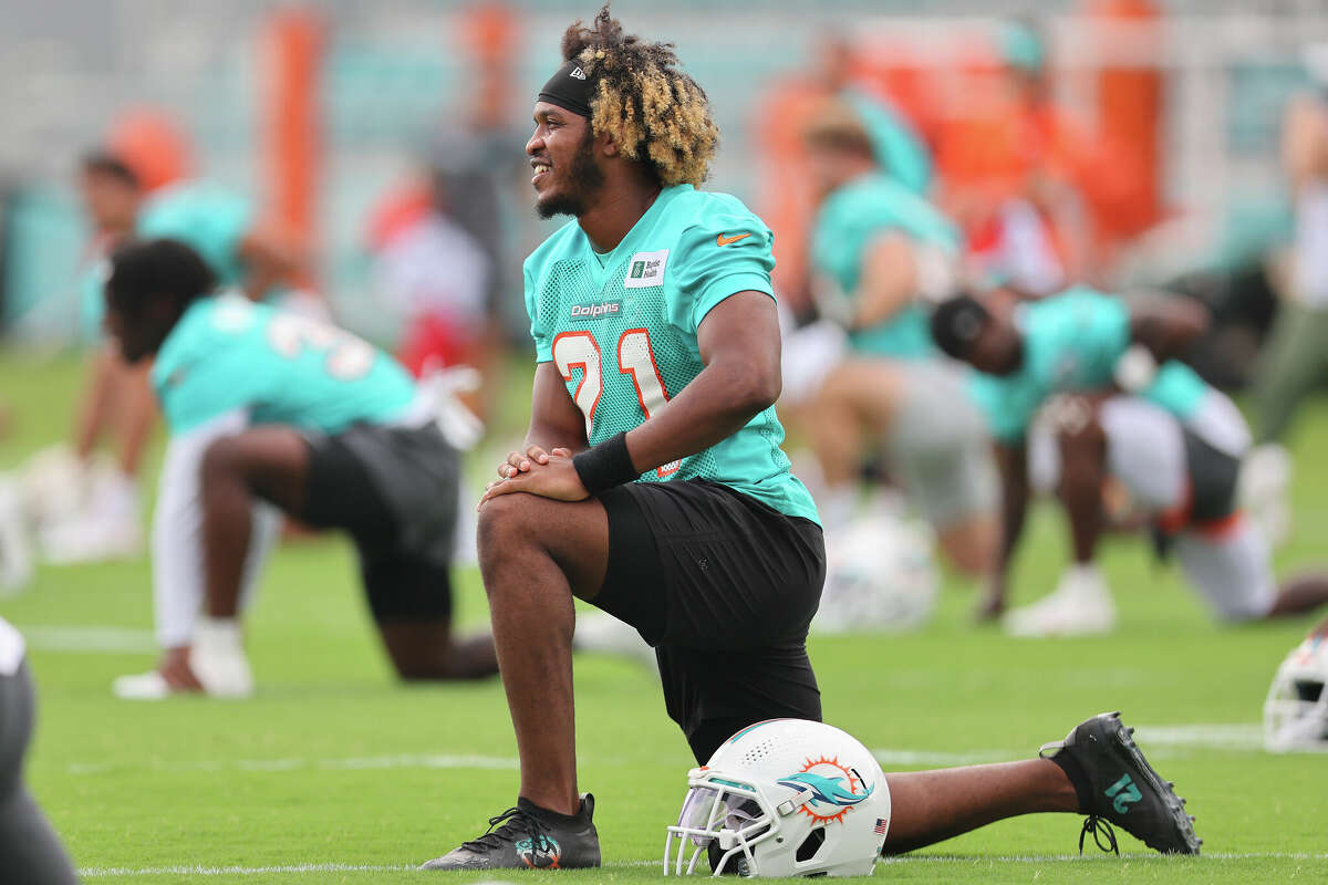 August 12, 2022: Joseph Ossai (58) of the Cincinnati Bengals takes a moment  prior to kickoff at the NFL preseason game between Arizona Cardinals and  the Cincinnati Bengals at Paul Brown Stadium