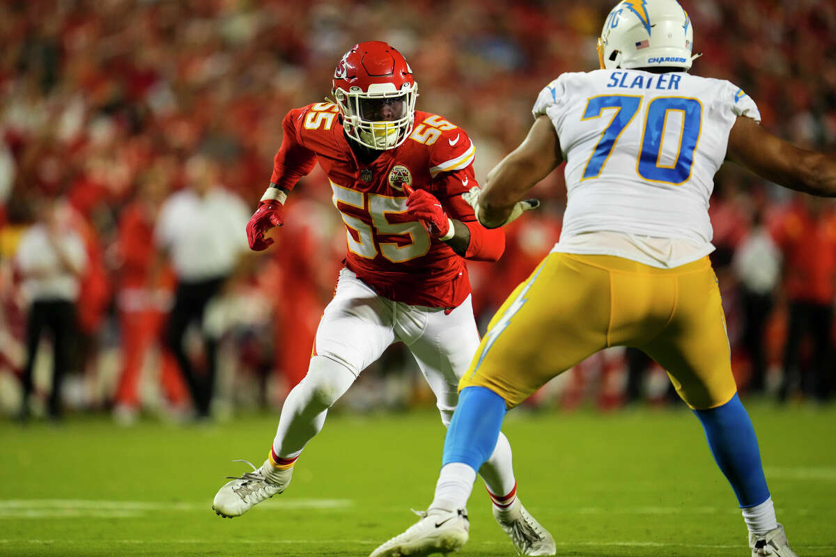 Tackle (70) Rashawn Slater of the Los Angeles Chargers blocks