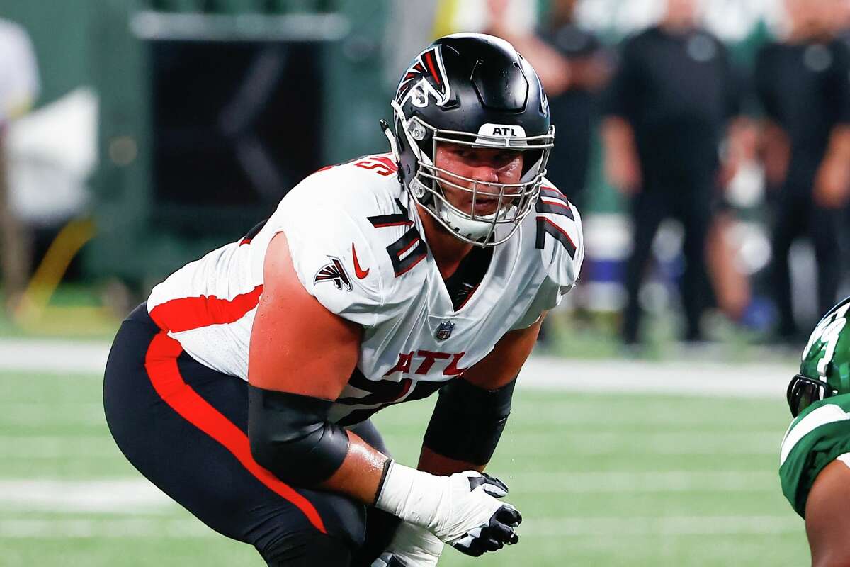 Atlanta Falcons Matt Ryan throws a pass in the first quarter against the  New York Giants in the NFC Wild Card Game at MetLife Stadium in East  Rutherford, New Jersey on January