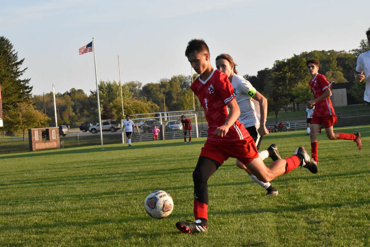 Reed City would fall to Newaygo 2-1.