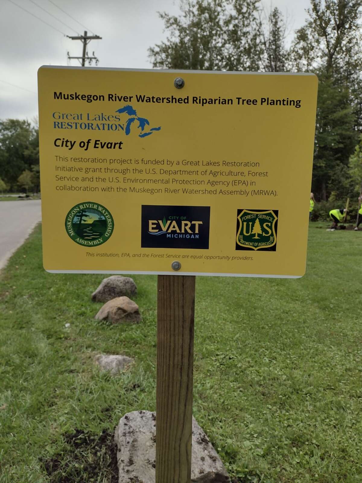 Evart tree planting program provides 258 new trees