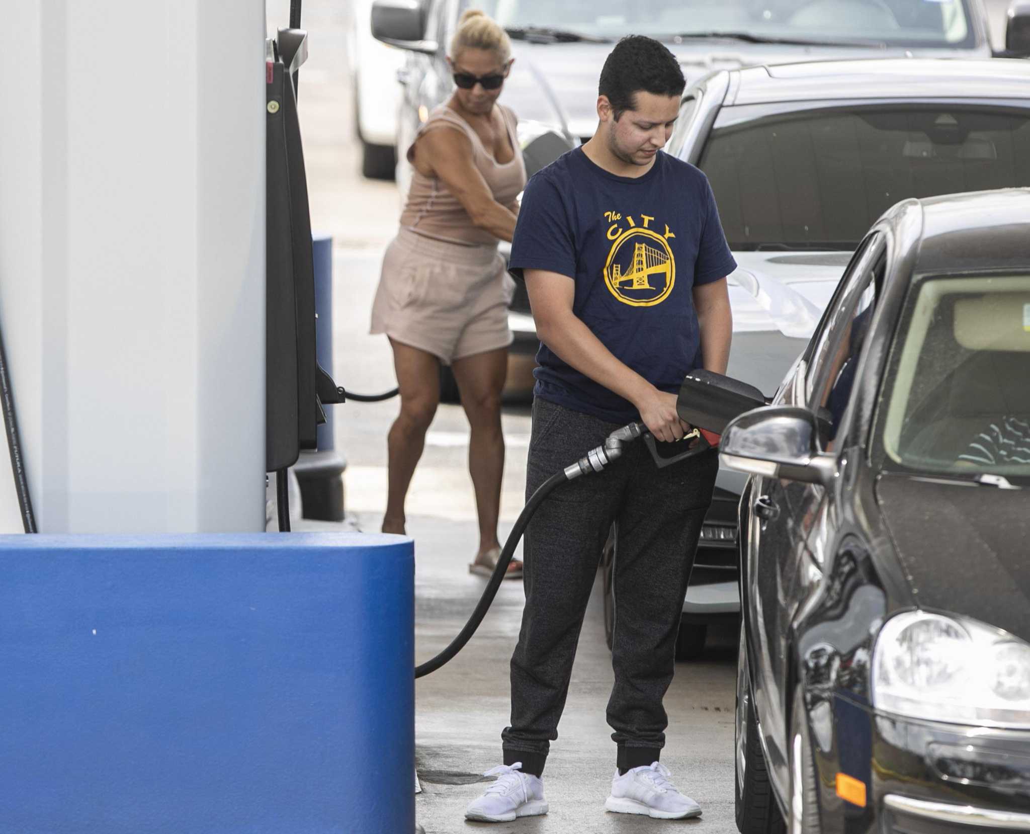 Gas prices back above $3 per gallon in San Antonio — and rising - Vimarsana News