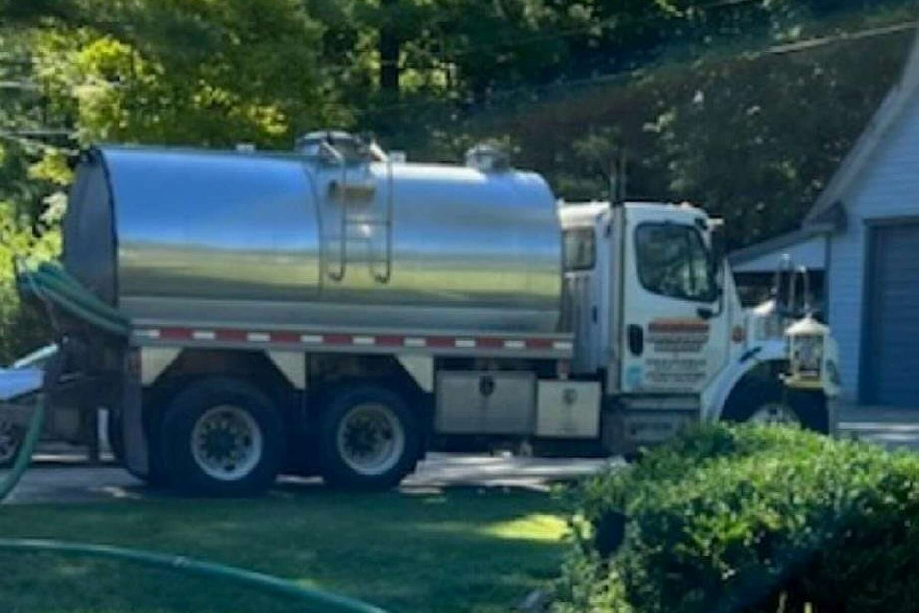 septic pumping truck