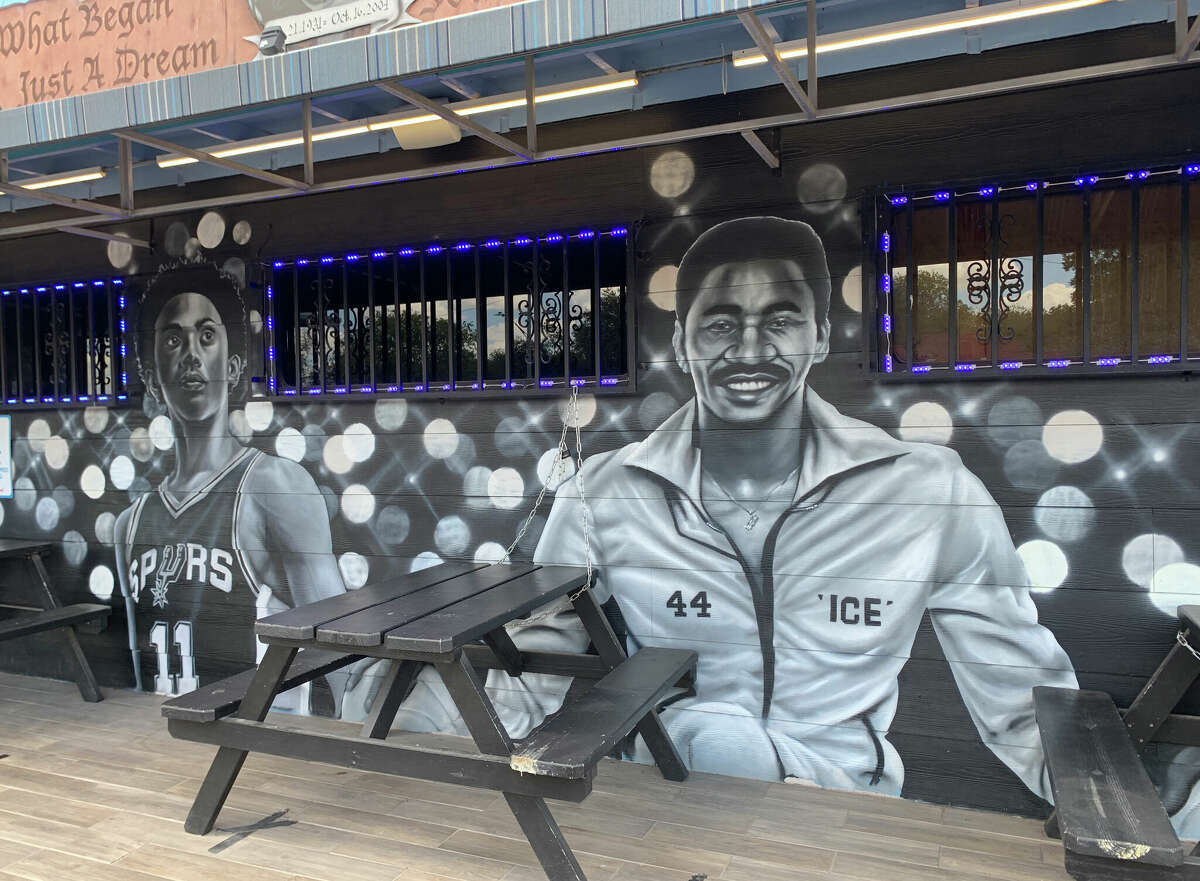 San Antonio murals pay tribute to Spurs, Beastie Boys, Hispanic Elvis