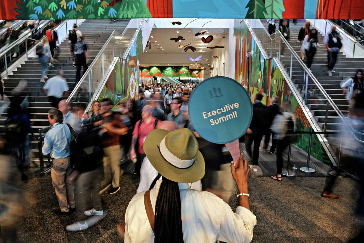 Dreamforce 2022 brings 40,000 people, singer Bono and more to SF