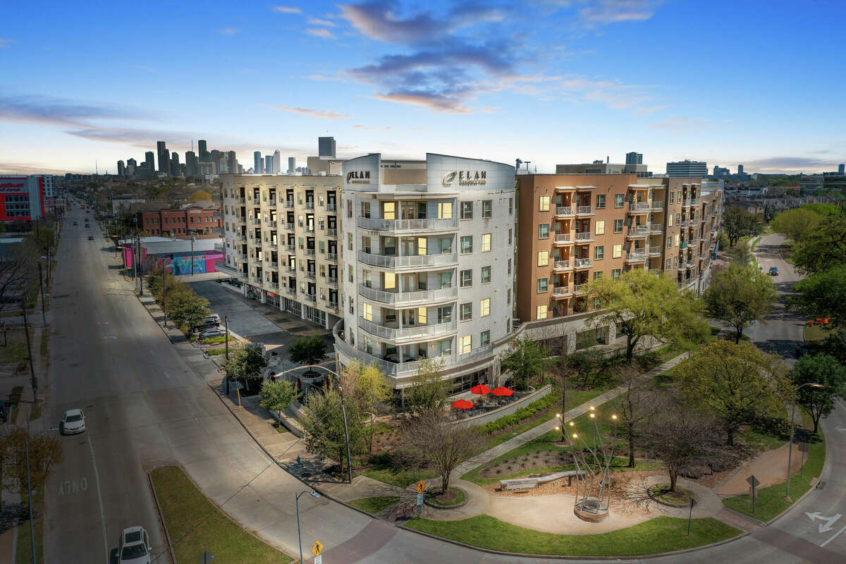 Elan Memorial Park, a 297-unit apartment and retail property at 920 Westcott Street, has been acquired by DLP Capital in partnership with ORP Investments.