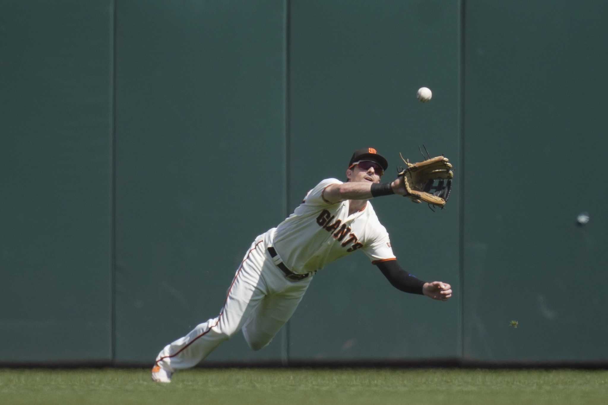 Giants' Mike Yastrzemski likely to miss handful of games with oblique strain