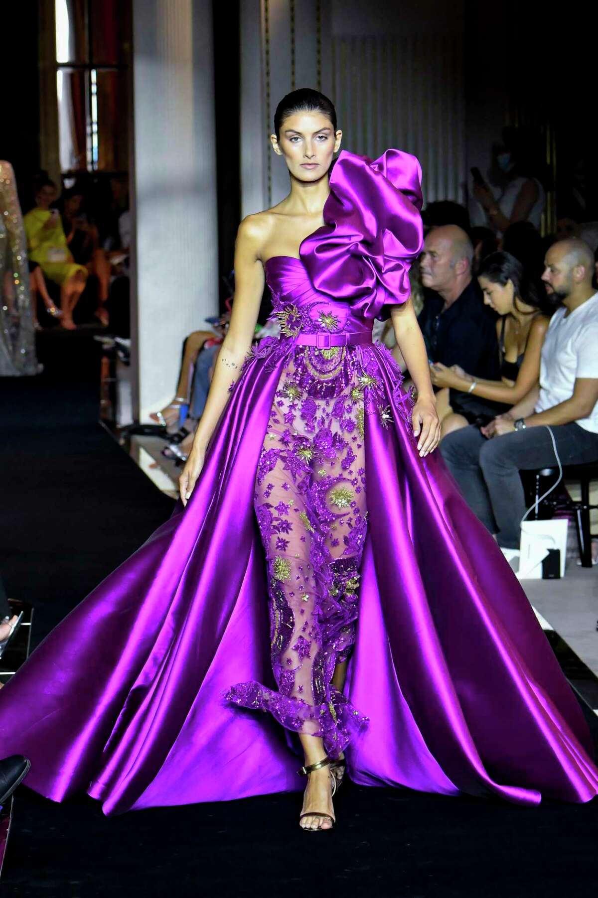 All shades of purple reign on fall’s fashion runways