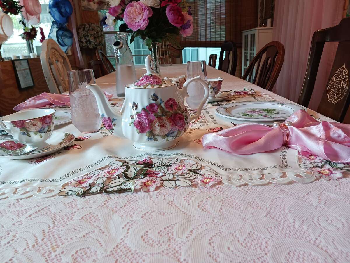 Rose Cottage Tea Garden hosts tea service.
