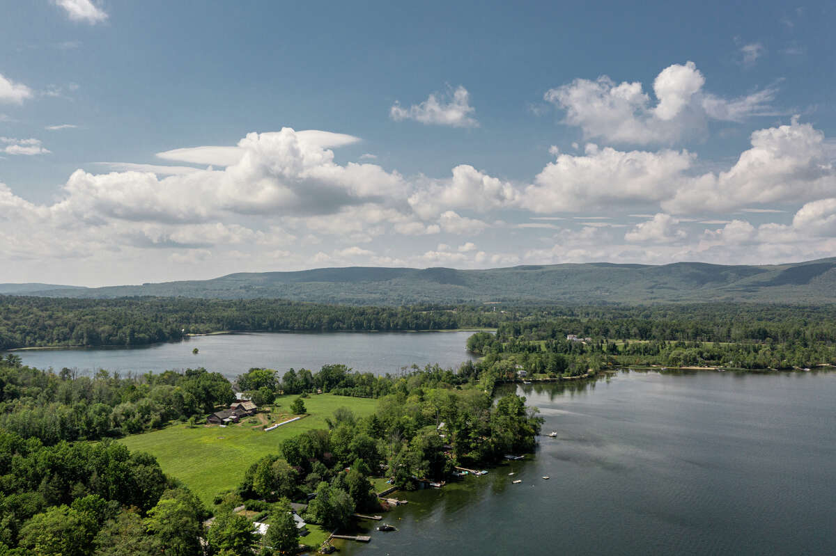 CT estate near Great Barrington on Twin Lakes listed for