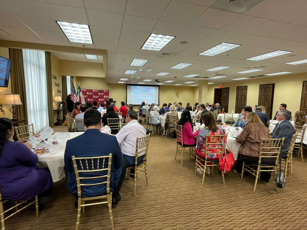 Luncheon of the “Yes I will vote” campaign provided by Bill Green, publisher of the Laredo Morning Times. The meeting gathered many leaders of different agencies to discuss and provide resources to spread the word and increase voting participation among the community.
