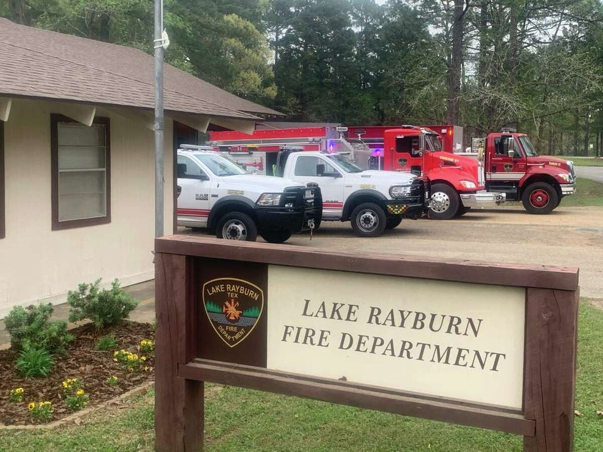 A recent lake fatality has prompted a new mission for Lake Rayburn volunteer fire fighters who are now asking for the public’s help to save lives. The fire fighters are seeking funding options for a permanent fire and rescue boat on Lake Sam Rayburn to improve response time to emergency calls. The first responders currently have to wait on other agencies or citizens to bring a boat whenever there is a call for help on the large East Texas lake.