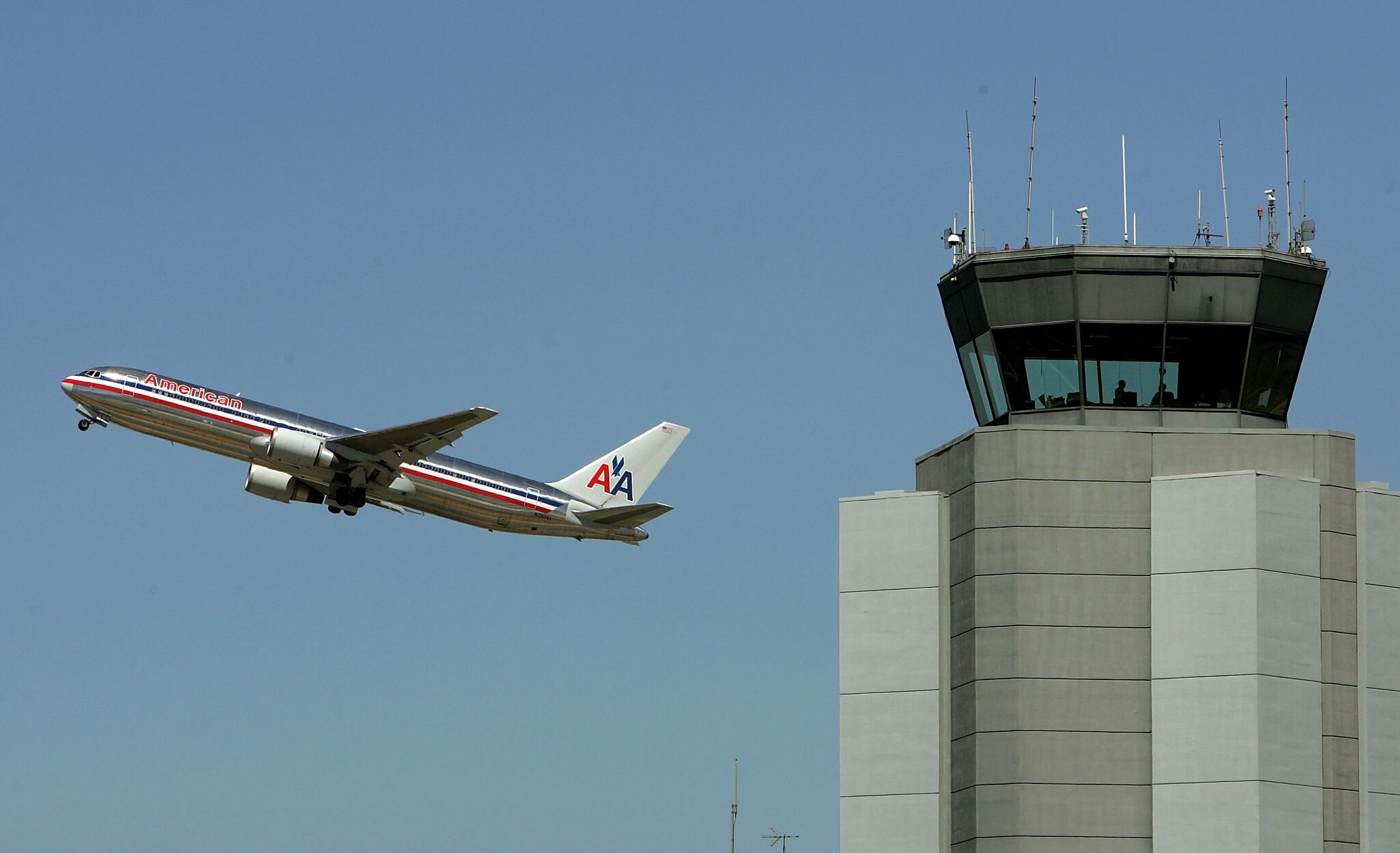 American Airlines and Aer Lingus Launch New Codeshare Agreement, Offering  Customers More Choices for Travel Between the U.S. and Europe - American  Airlines Newsroom