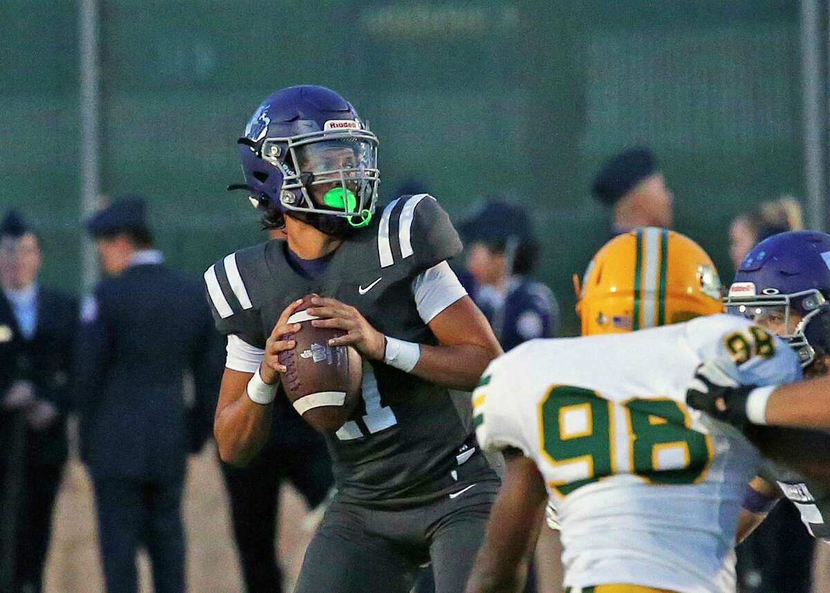 Warren quarterback Antonio Meza threw for 293 yards and three touchdowns as the Warriors lost in the area round of the playoffs to Harlingen on Friday.