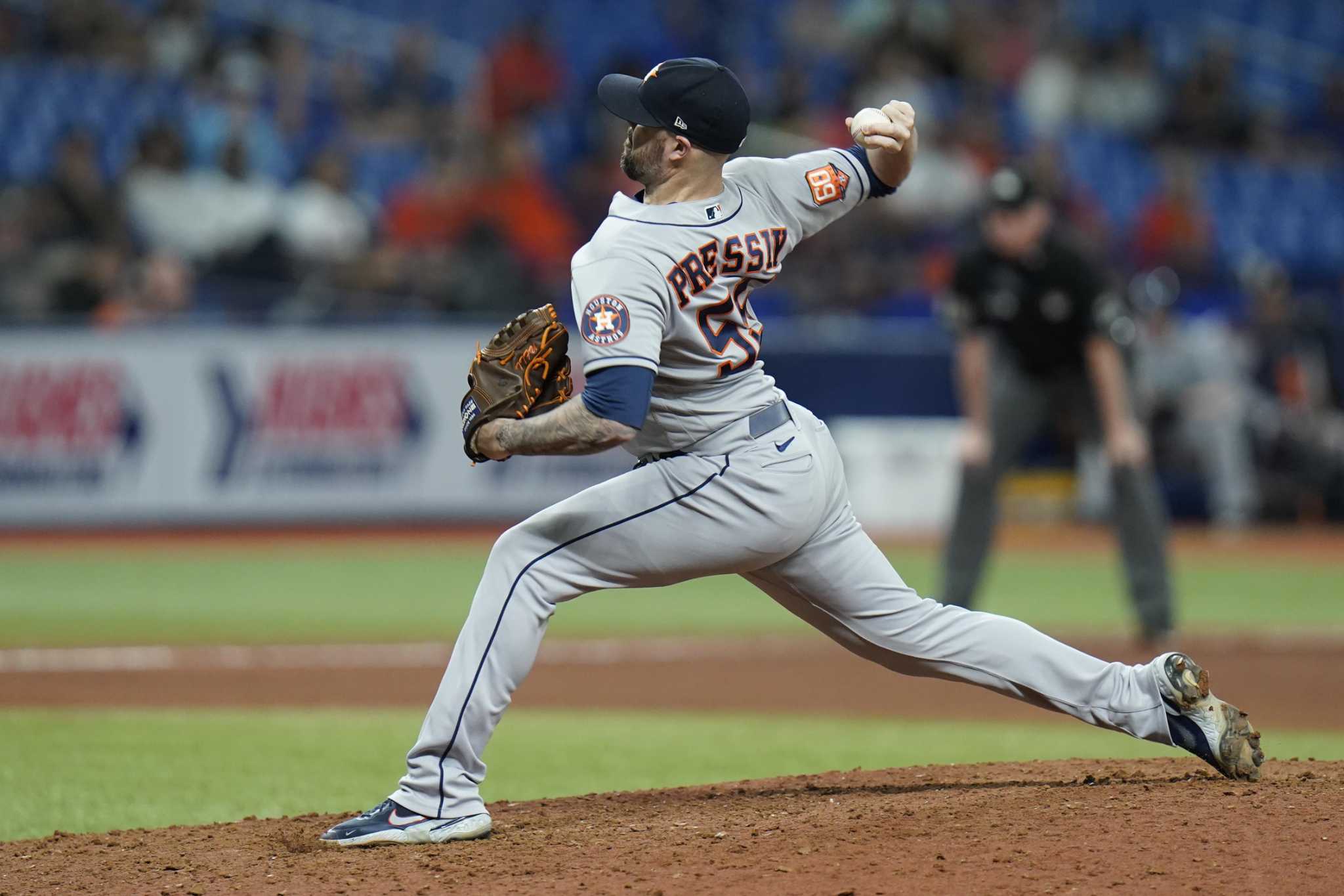 Astros' Ryan Pressly to remain on injured list