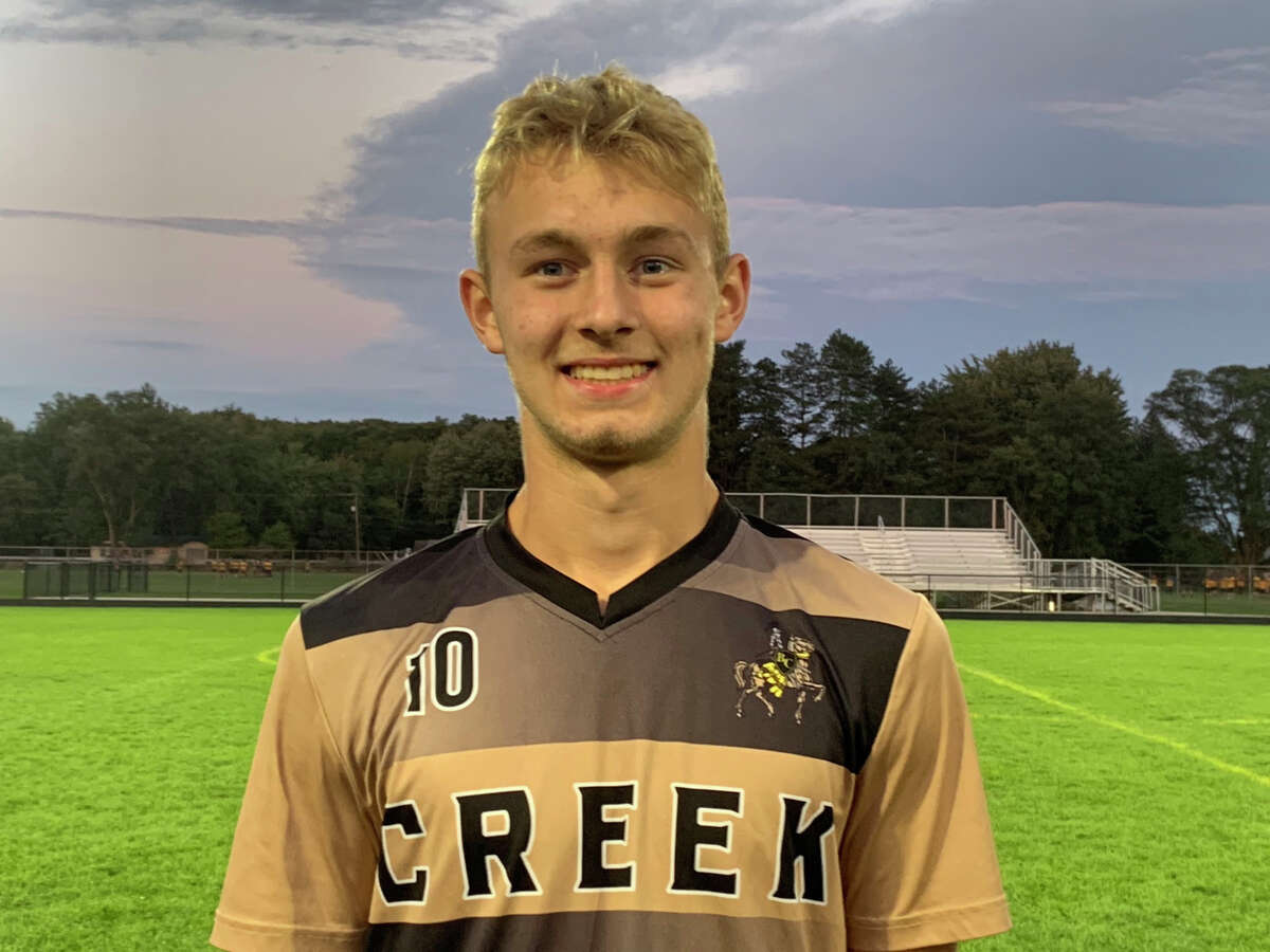 Lancers romp in key showdown, take over 1st place