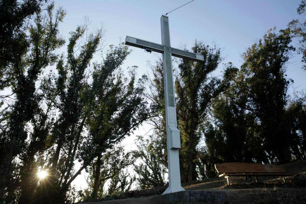 A cross has stood on a Bay Area hilltop for 51 years. The battle over ...