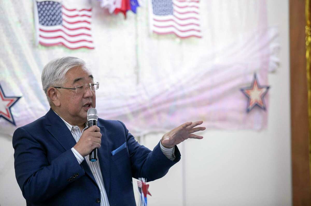 Former Judge Peter Sakai addresses the audience at a forum hosted by District 2 neighborhood associations on Sept. 17, 2022.