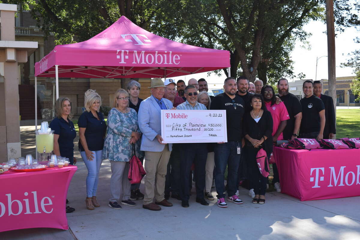 T-Mobile presents $50,000 Hometown Grant for speaker system in Downtown Plainview during a special presentation Thursday (Sept. 22, 2022) morning. 