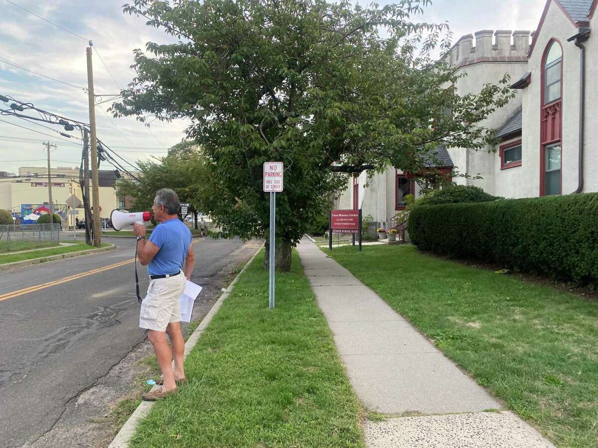 Stamford protesters flood Glenbrook meeting to tell mayor ‘Save our Center’