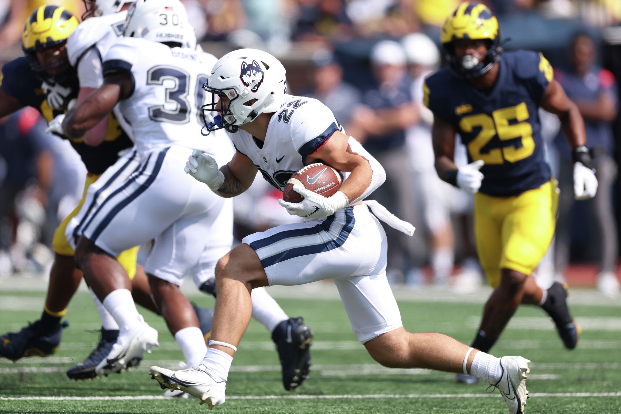 UConn football team turning to CT native Victor Rosa