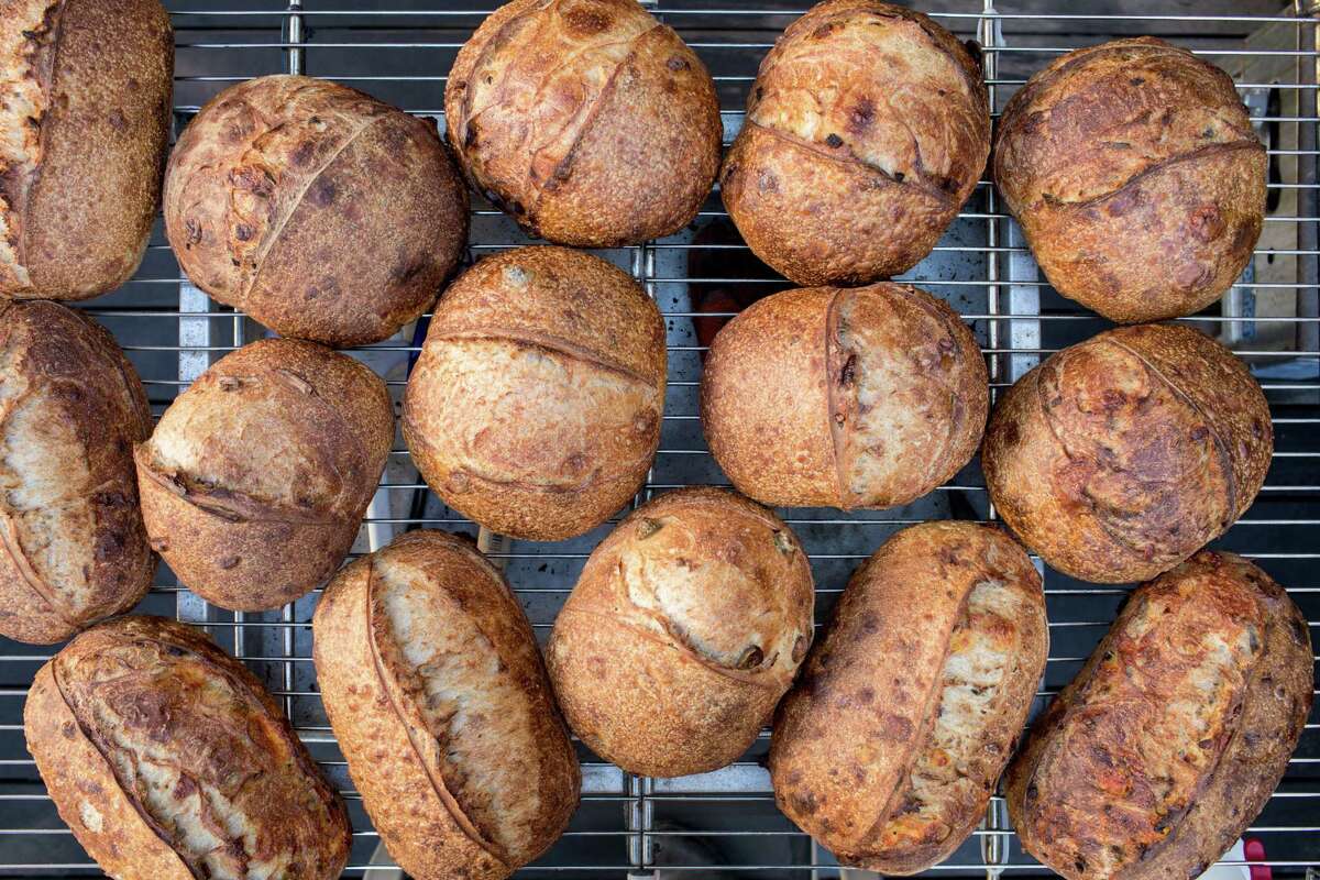 A fresh batch of Rize Up Sourdough loaves cool on a rack in Azikiwee Anderson's backyard in S.F. in 2020.