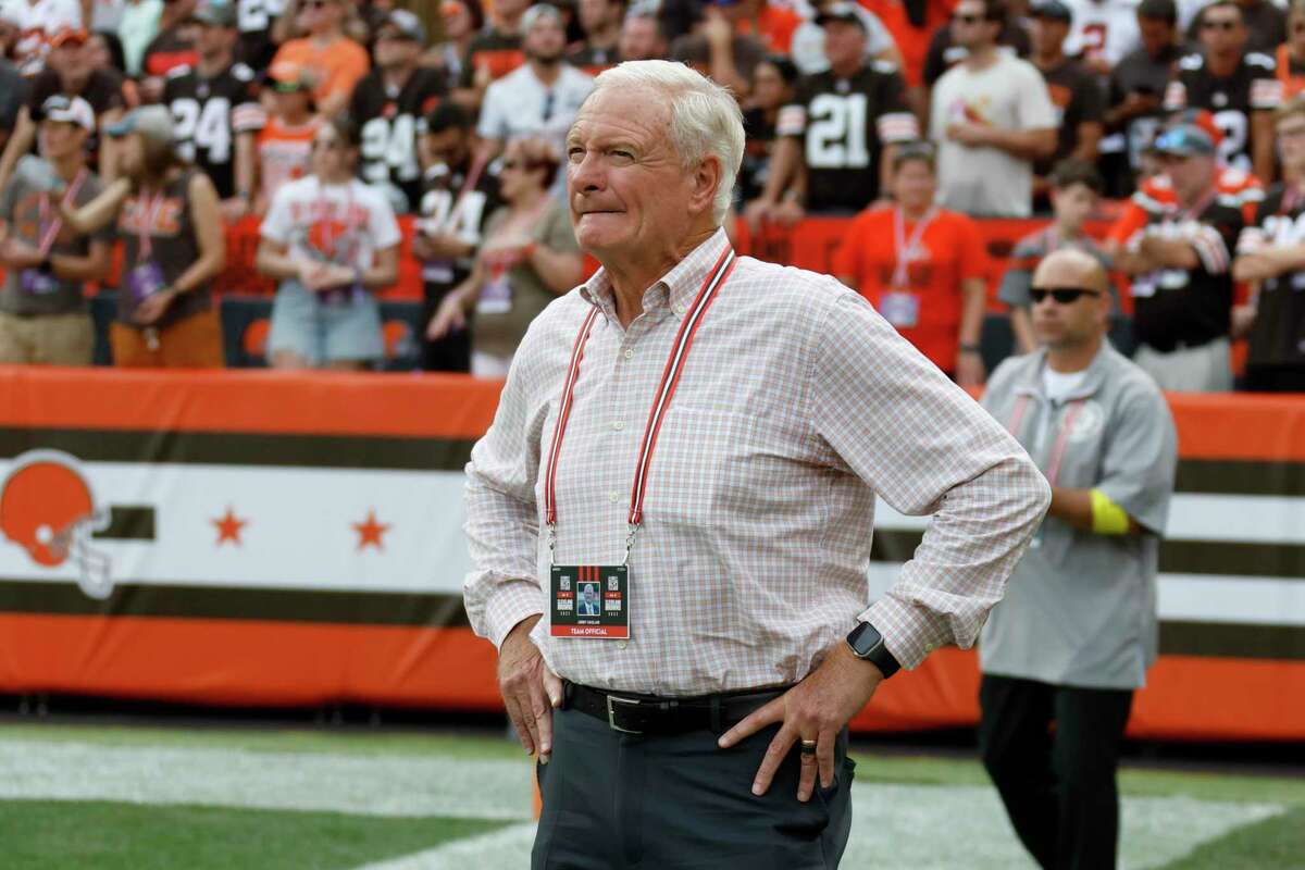 Browns owner Jimmy Haslam saw his team give up 14 points in the final two minutes to lose 31-30 to the Jets on Sunday.
