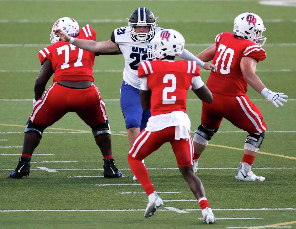 New Caney continues hot streak, tops Oak Ridge 35-21