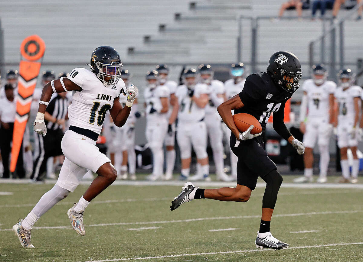 Lake Creek Lions rout Randle in district opener