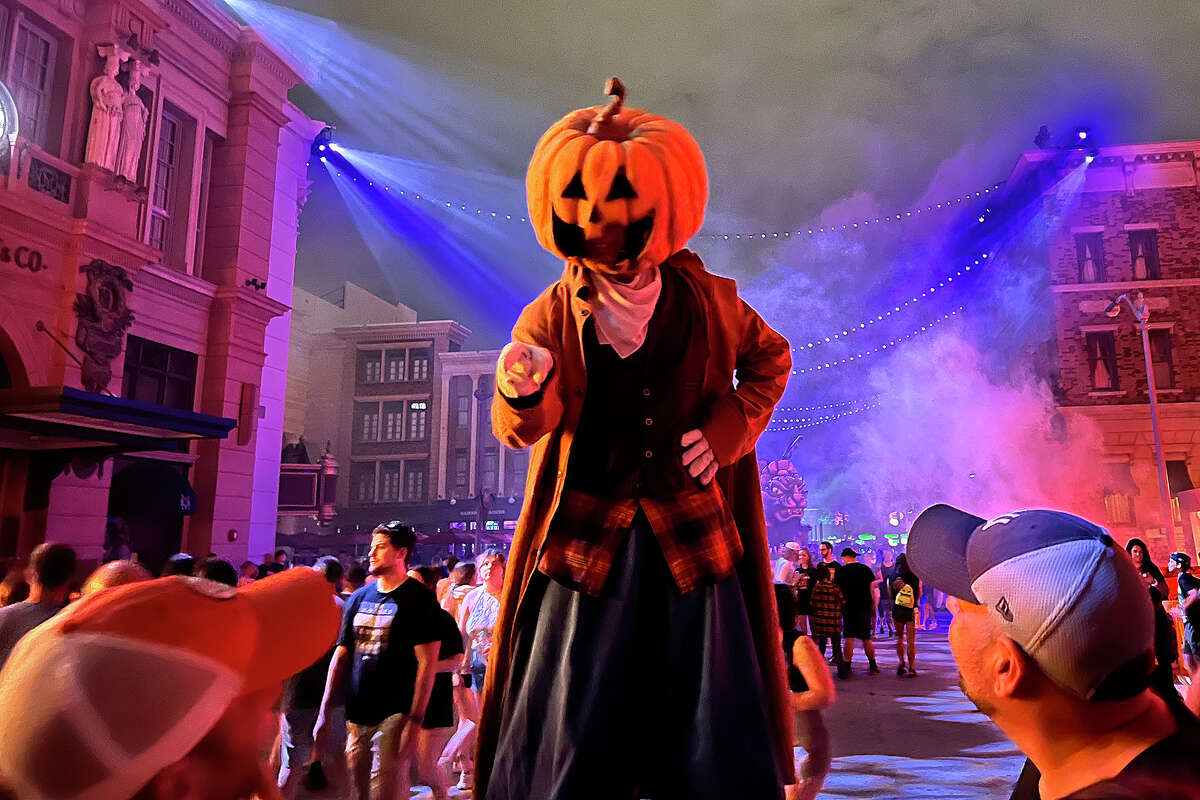 A scare zone in the New York area of Universal Studios Orlando