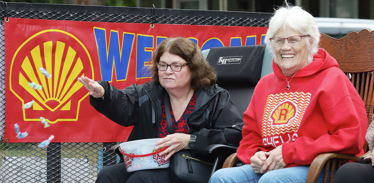 Roxana parade pulls crowds