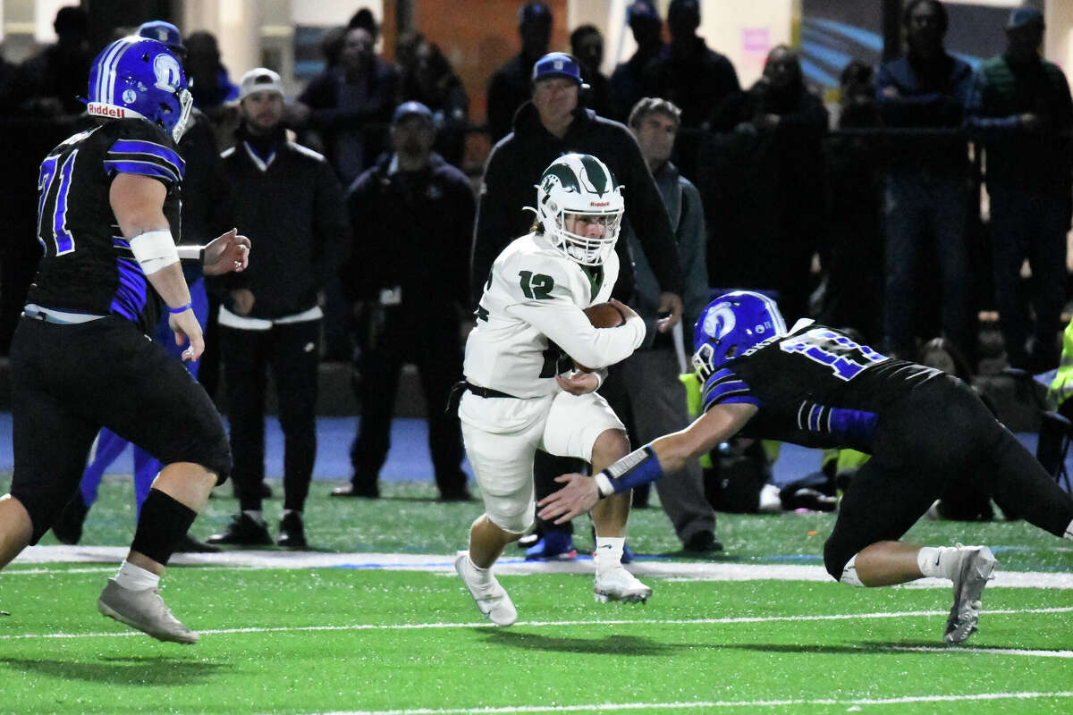 Maloney Quarterback Kyle Valentine Is 5 foot 5 Leading No 3 Team