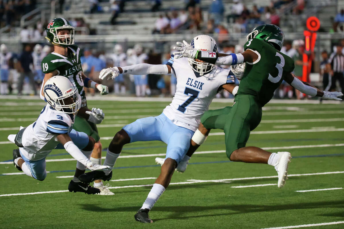 Strake Jesuit Fighting Crusaders defeat Alief Elsik Rams