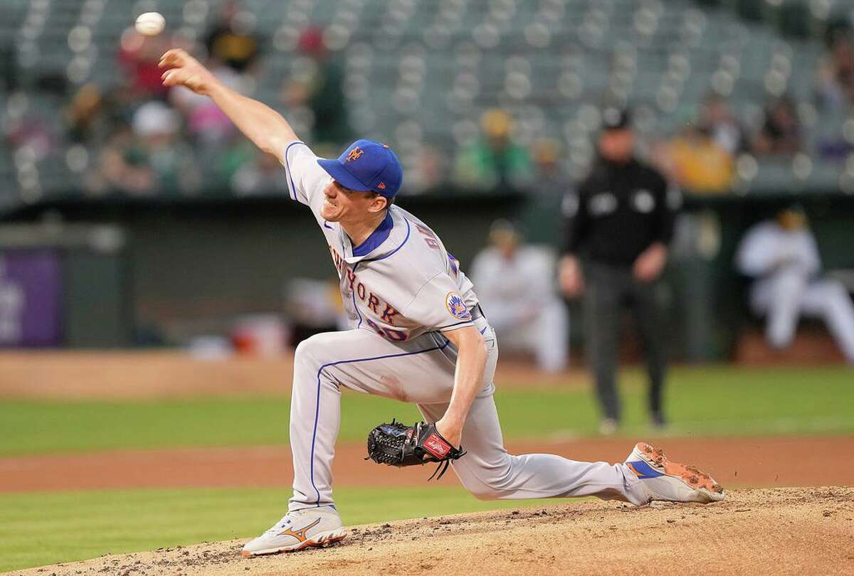 OAKLAND, CALIFORNIA - SEPTEMBER 23: Chris Bassitt #40 of the New York Mets pitches against the Oakland Athletics in the bottom of the first inning at RingCentral Coliseum on September 23, 2022 in Oakland, California. (Photo by Thearon W. Henderson/Getty Images)