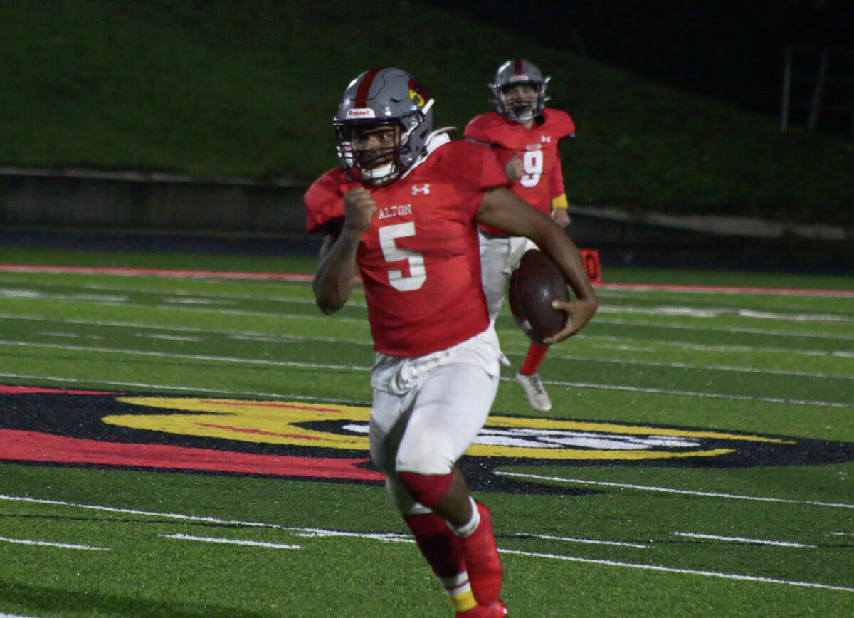 Alton running back Keith Gilchrese scored a pair of touchdowns in the Redbirds' 17-14 loss to Belleville Althoff Friday night at Public School Stadium Public School Stadium. 