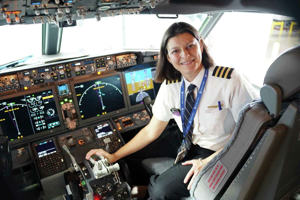 United Airlines in Houston hosts over 30 young women for ‘Girls in ...