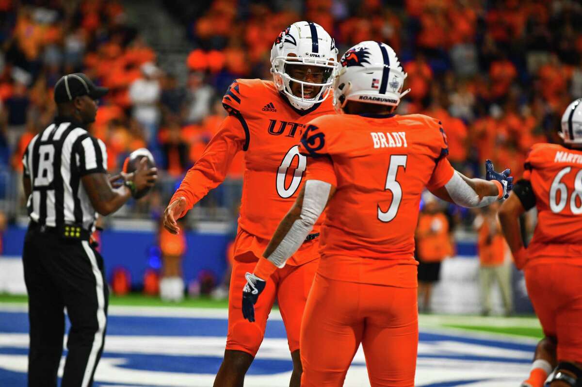 UTSA quarterback Frank Harris celebrates scoring a touchdown during the first quarter of Saturday’s game against Texas Southern at the Alamodome.