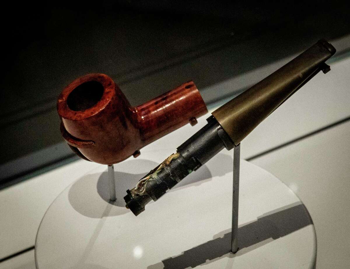 A communication device disguised as a tobacco pipe.