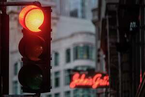 旧金山许多社区的交通灯在不工作或红灯闪烁10小时后被修复