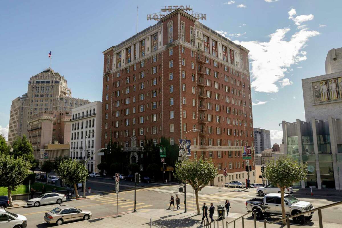 位于诺布山的旧金山历史悠久的亨廷顿酒店拖欠了5620万美元的抵押贷款，在贷款人寻求止赎权期间已经关闭。