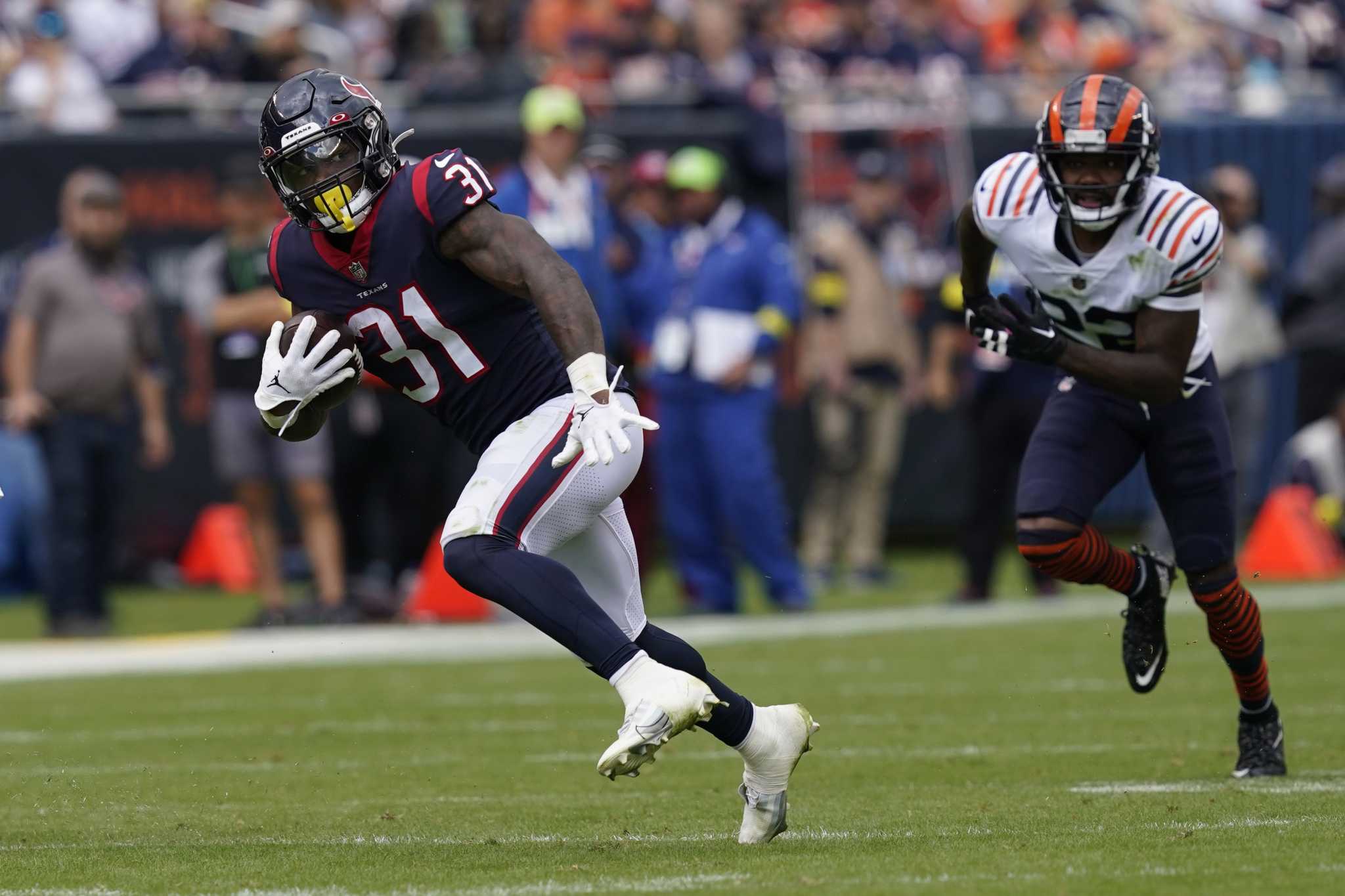 Davis Mills' Late Interception Seals Houston Texans Last-Second Loss vs.  Bears - Battle Red Blog