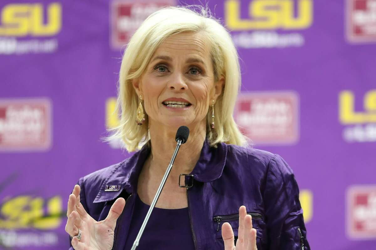 Mulkey signs college women's basketball's No. 1 recruiting class