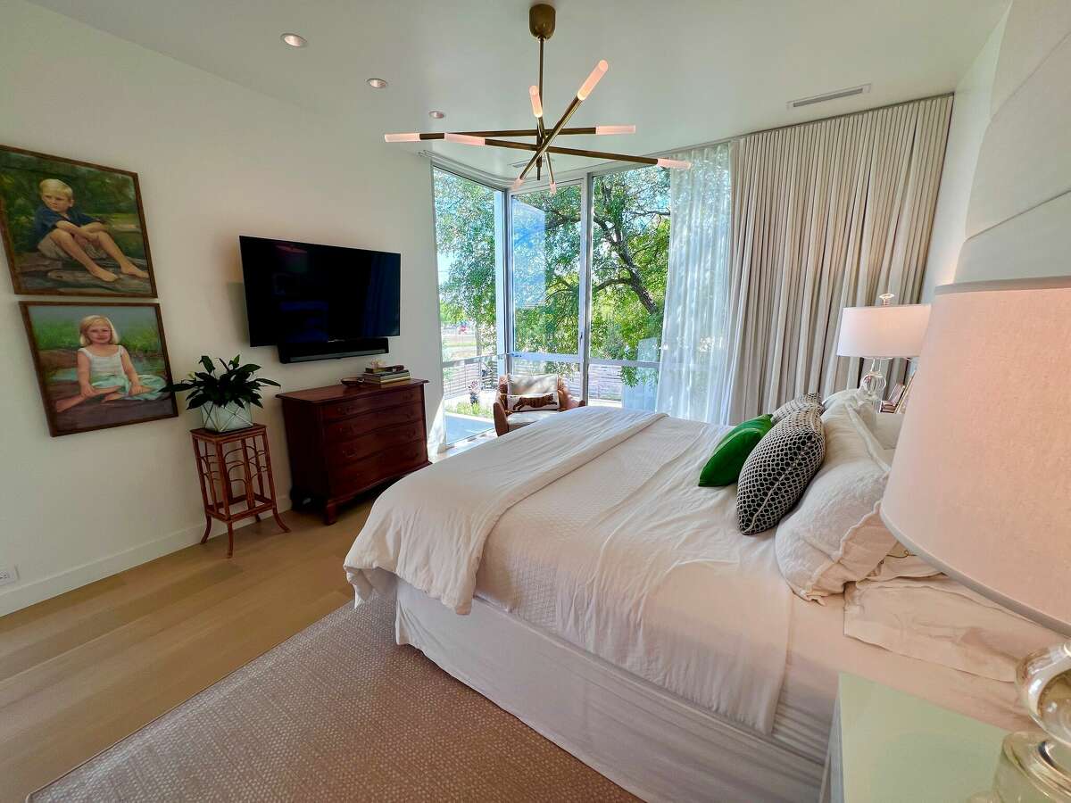 The owner's suite is located in the back of the house, overlooking a corner of the San Antonio Botanical Garden, making the second-floor view feel nestlike, as if one is in the tree canopy.