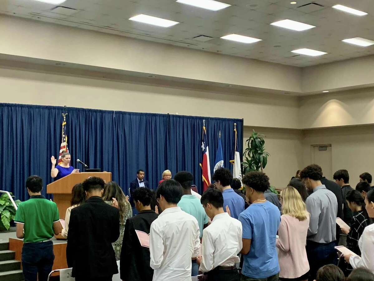 The Lone Star College-Tomball Community Library partnered with several local entities and the USCIS to host a citizenship ceremony on Saturday, Sept. 17, 2022, at the Beckendorf Conference Center in Tomball. More than 60 candidates took their oath of allegiance and received their citizenship certificates.